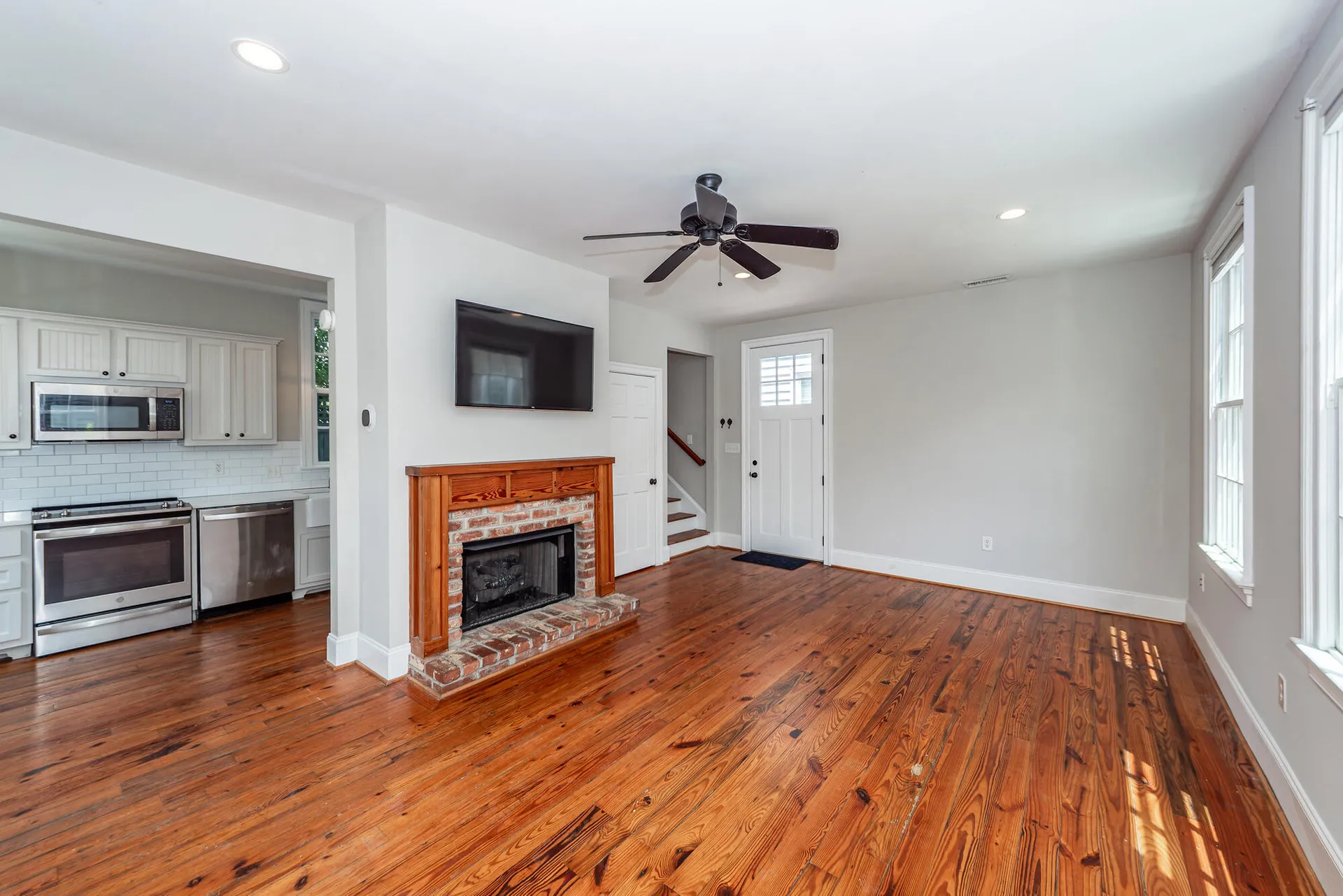 Property image 4 at 9 Bogard St, Charleston, SC 29403