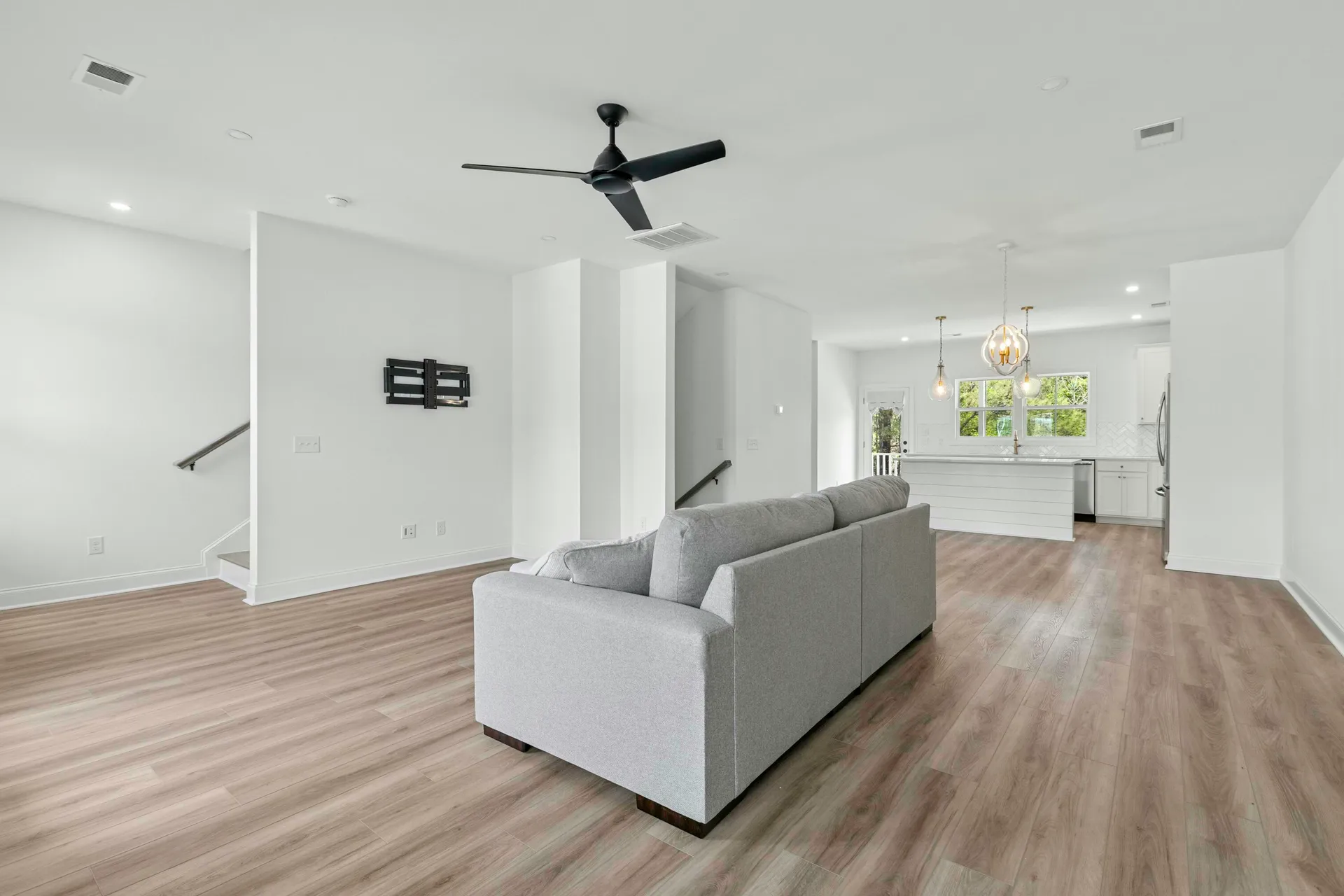 Property image 4 at 637 N Laurel Street, Summerville, SC 29483