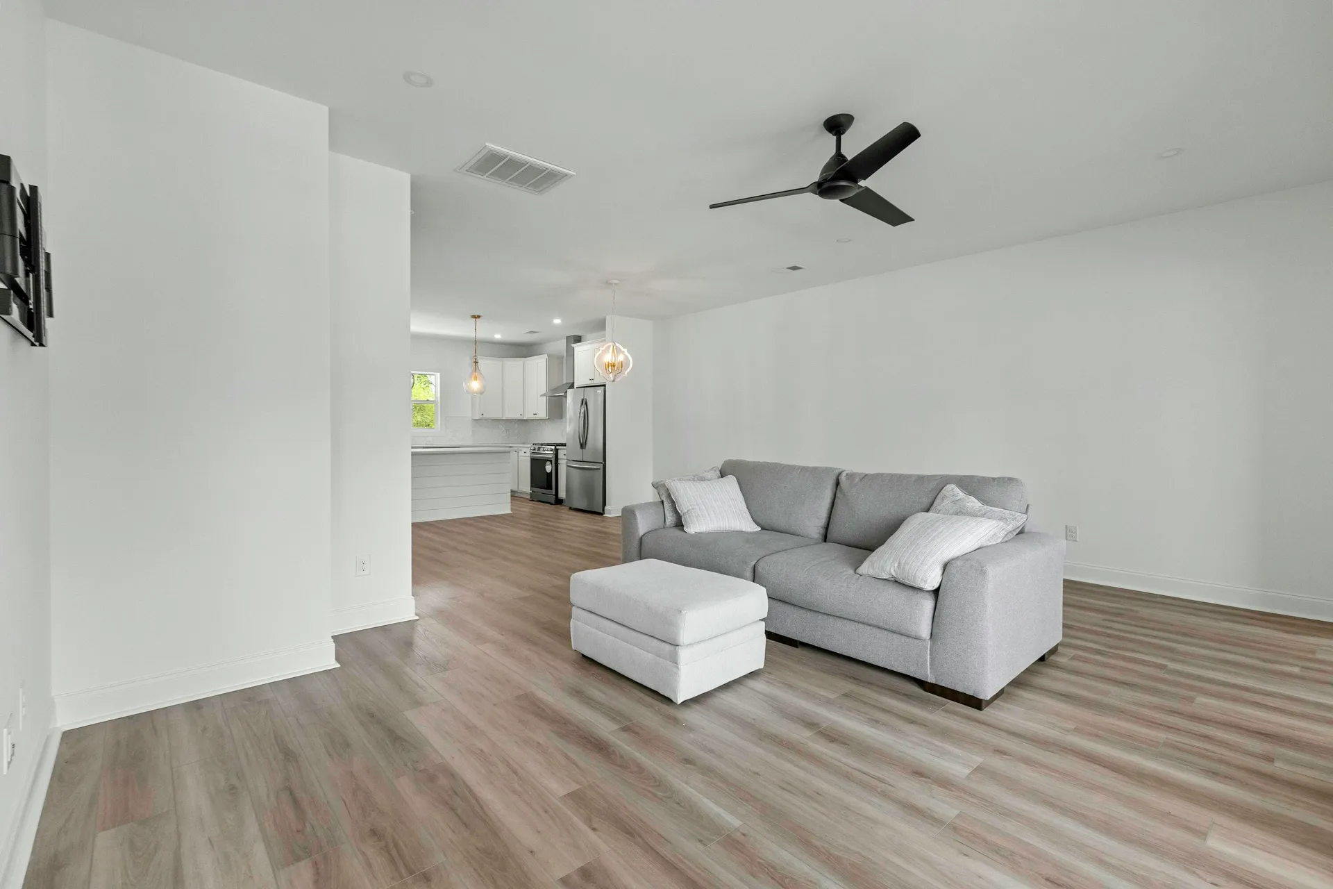 Property image 5 at 637 N Laurel Street, Summerville, SC 29483