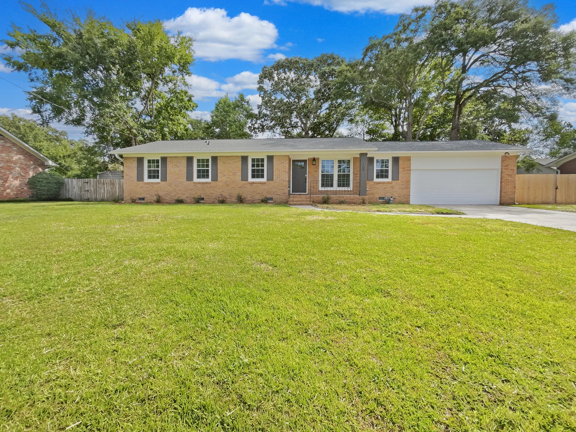 North Tranquil Acres, Ladson Community