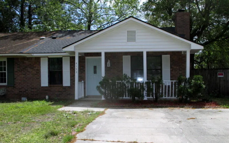 Avenue of Oaks, Ladson Community