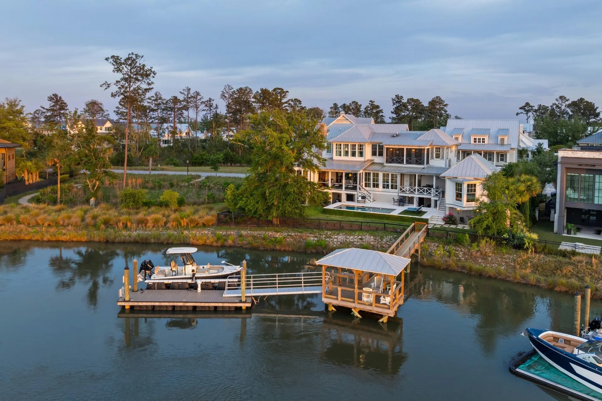 Daniel Island, Daniel Island Community