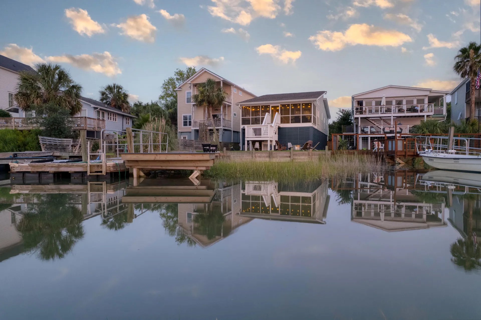 Riverfront, Charleston Community