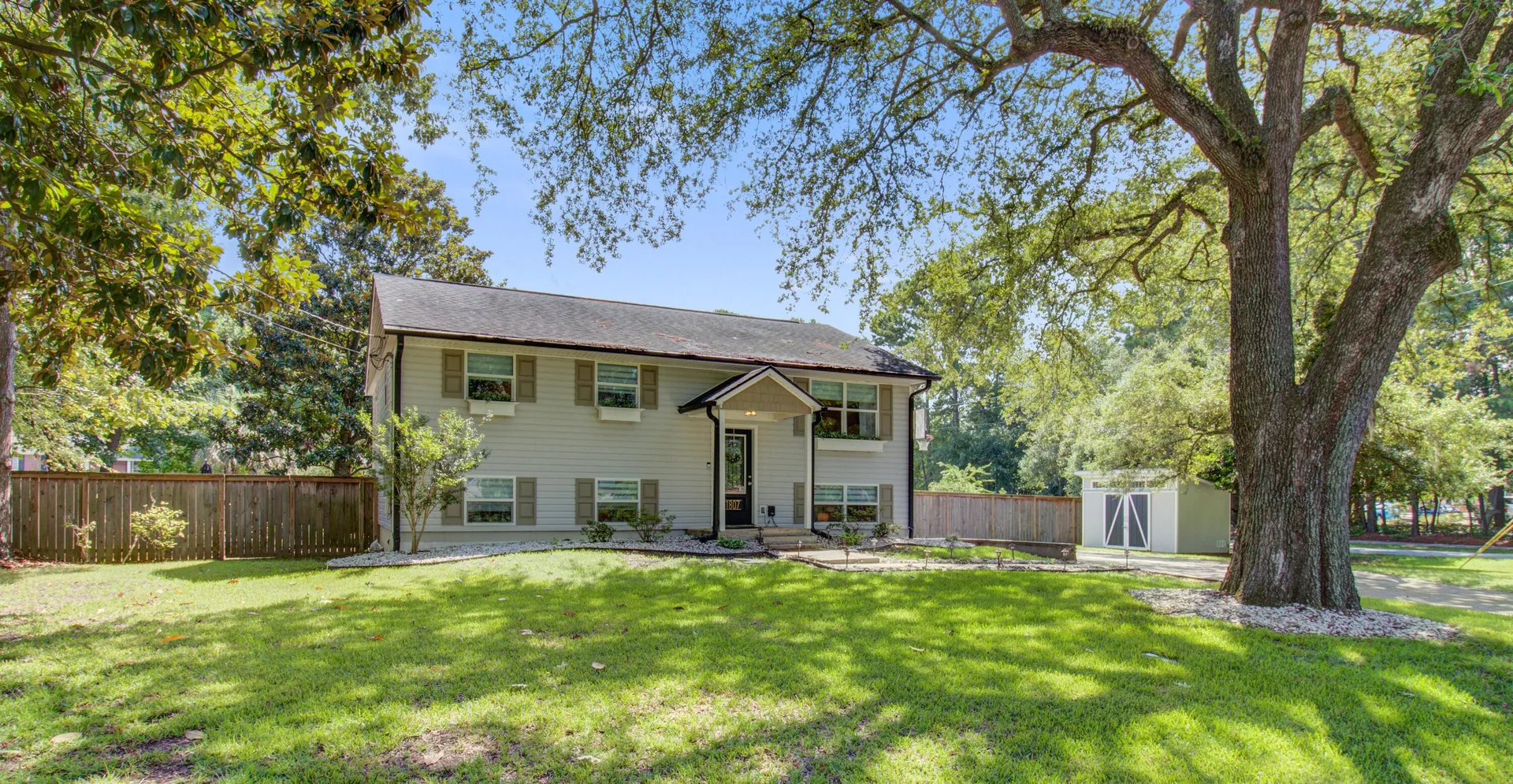 West Ashley Plantation, Charleston Community
