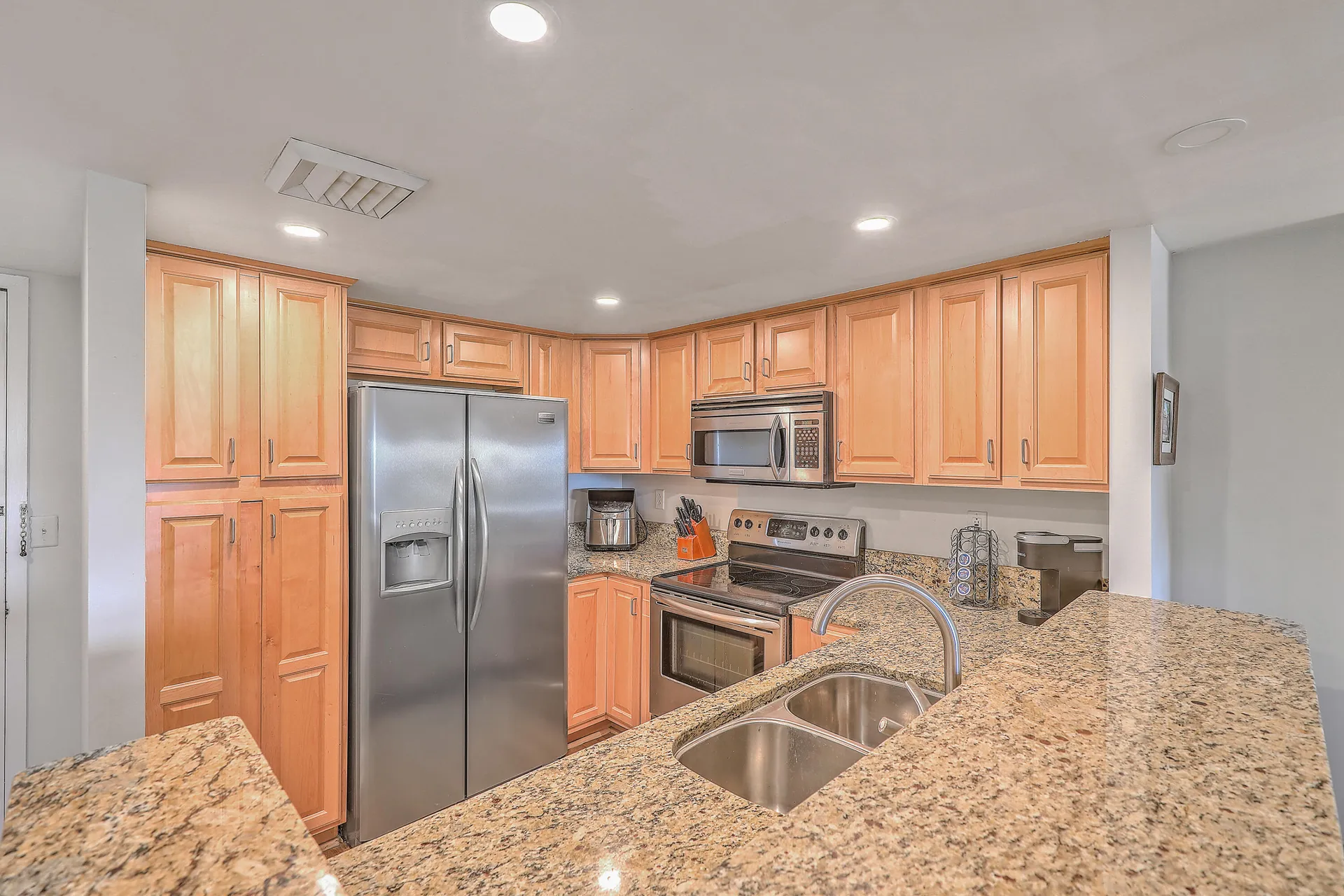 Property image 2 at 14 Lockwood Drive 1k, Charleston, SC 29401