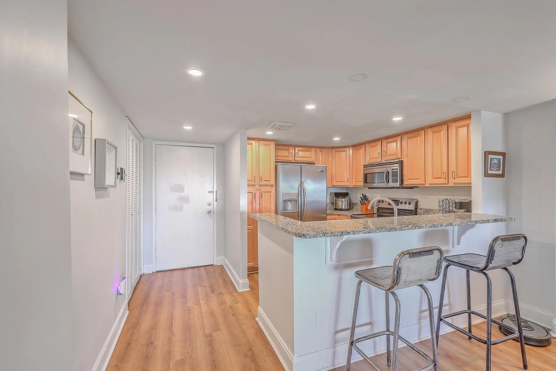 Property image 3 at 14 Lockwood Drive 1k, Charleston, SC 29401