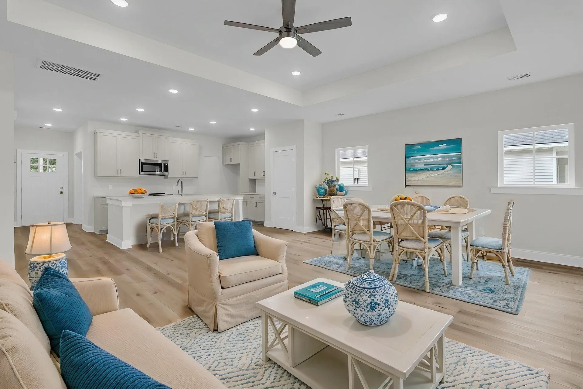Pinecrest, Ladson Community