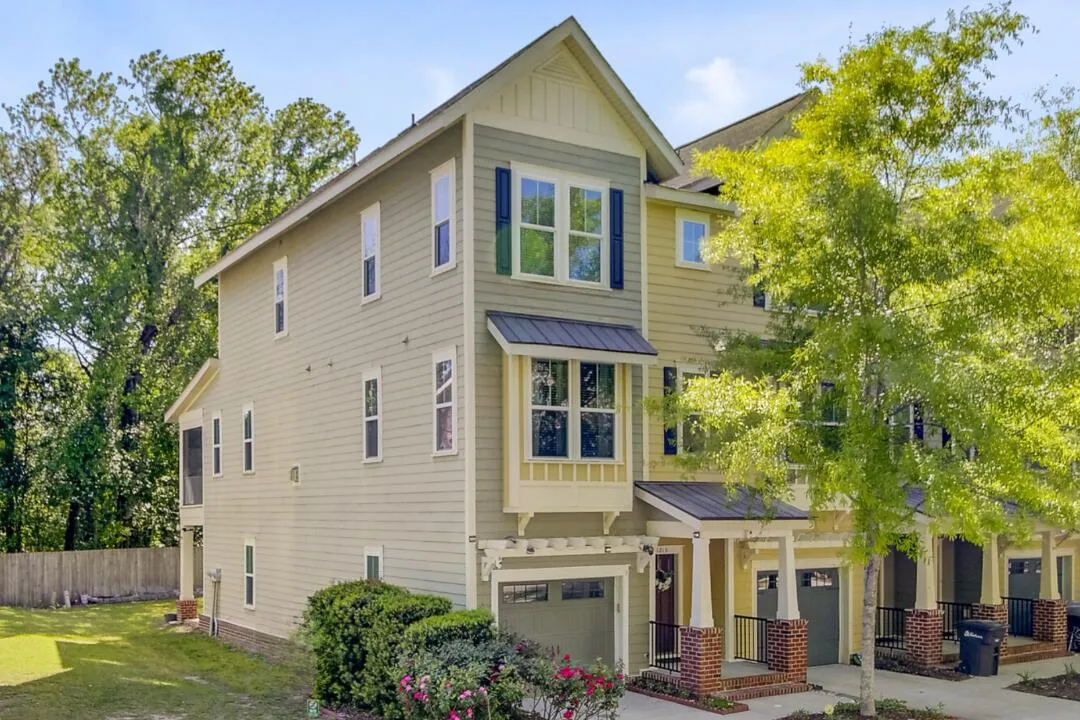 Royal Palms, Mount Pleasant Community