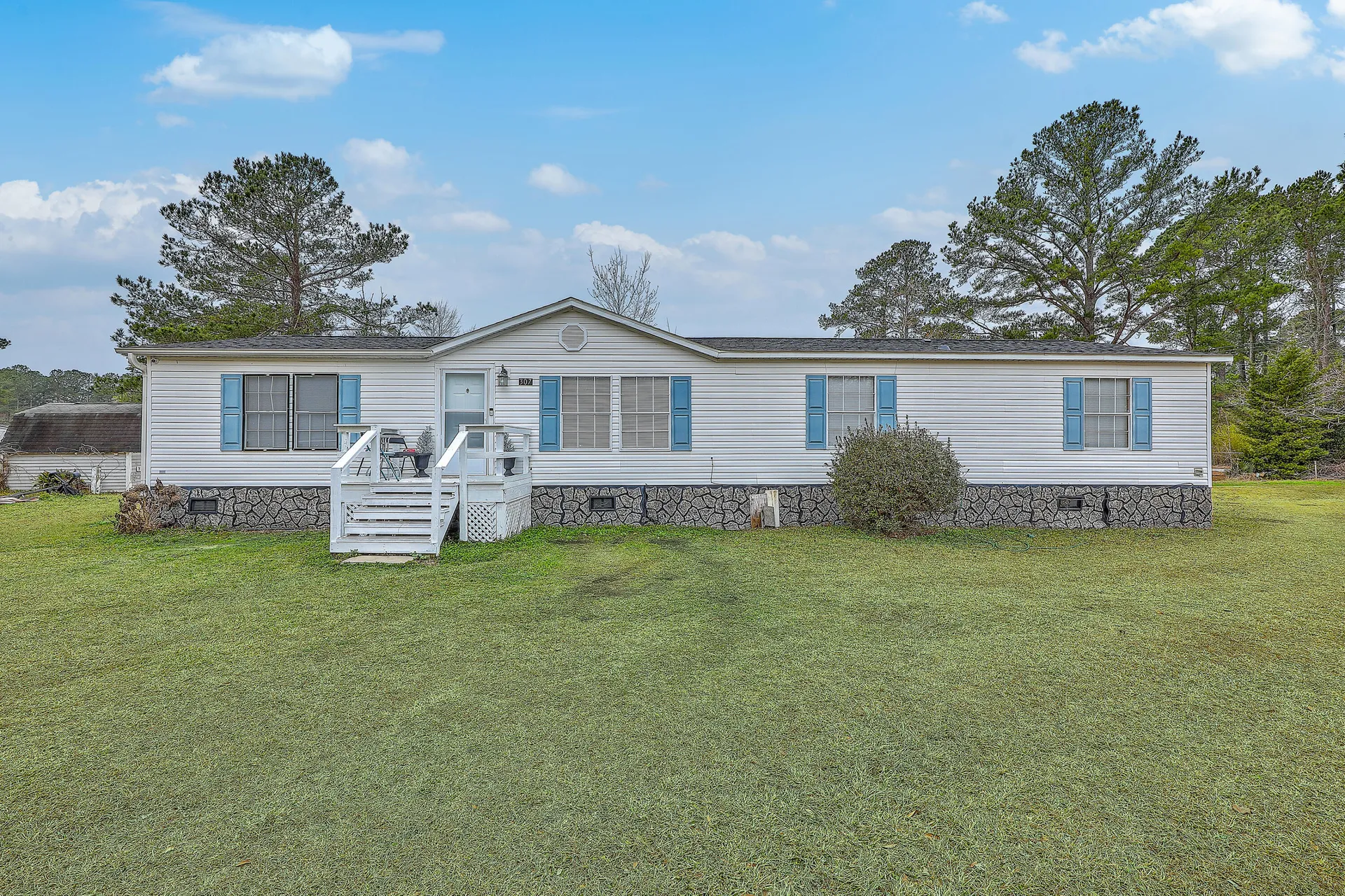 Clemson Terrace, Summerville Community
