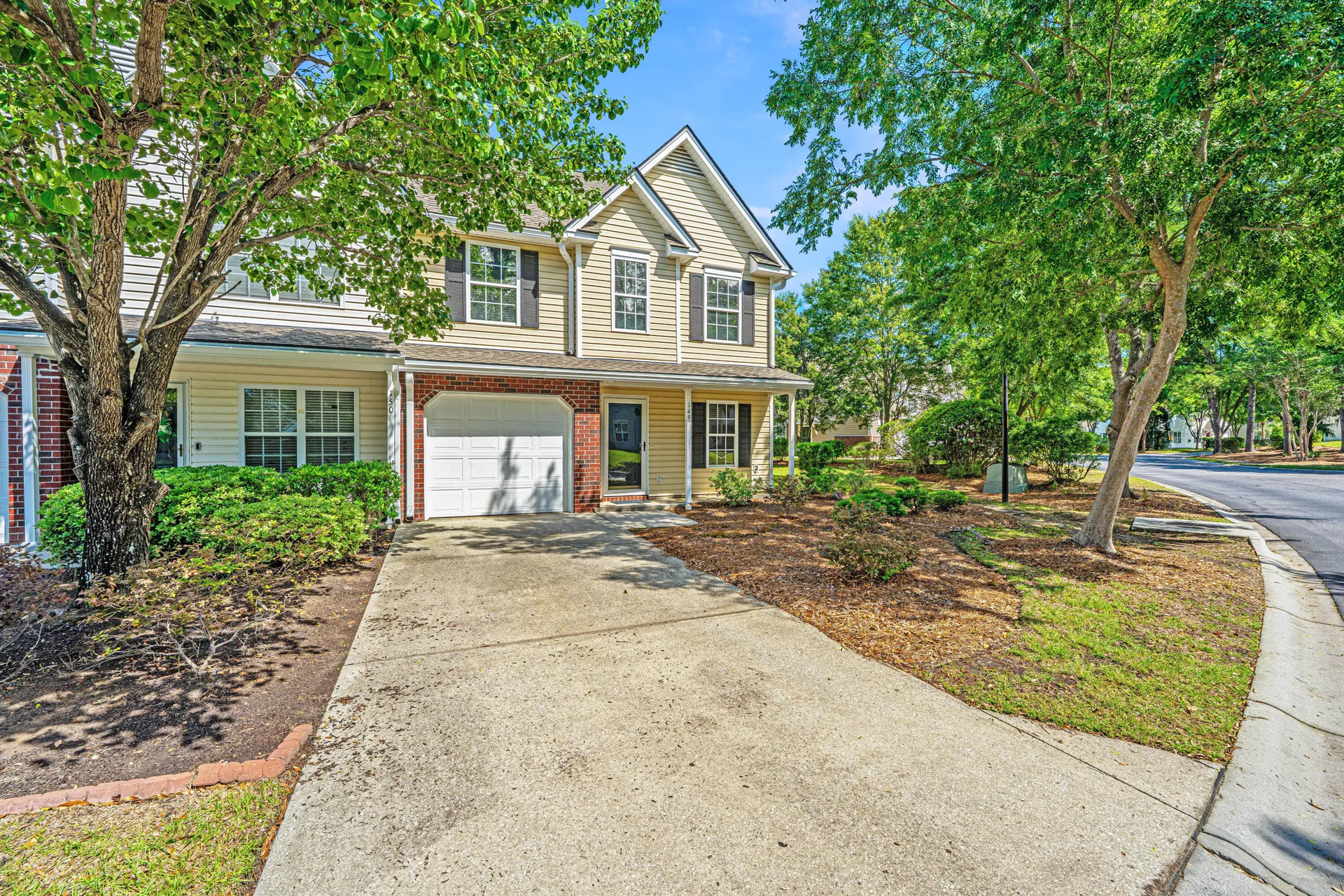 Persimmon Hill Townhouses, Goose Creek Community