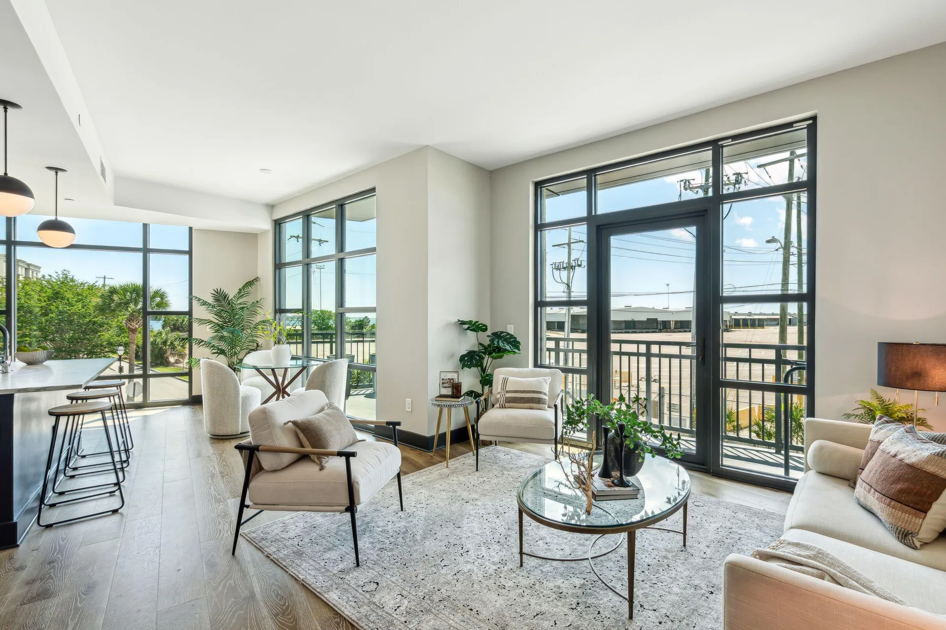 5 Gadsdenboro Street 204