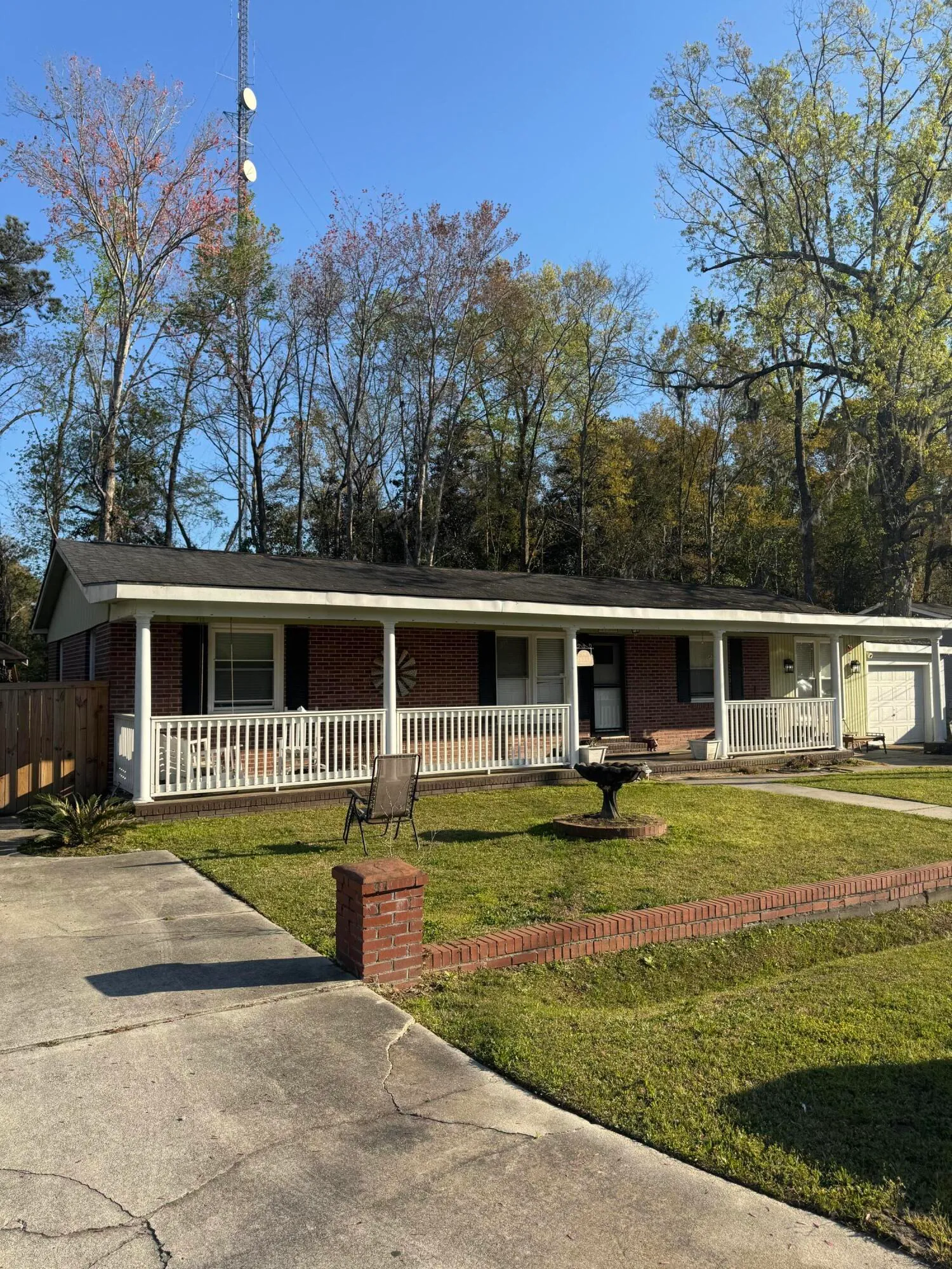 Orleans Woods, Charleston Community