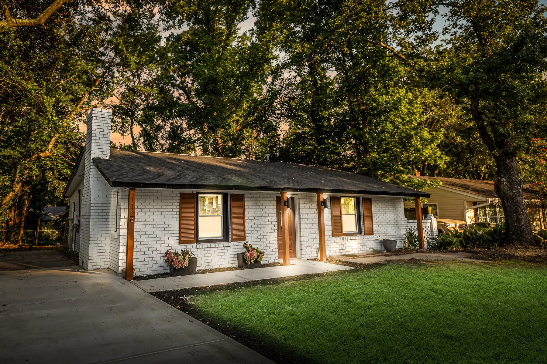 1129 Dickson Avenue