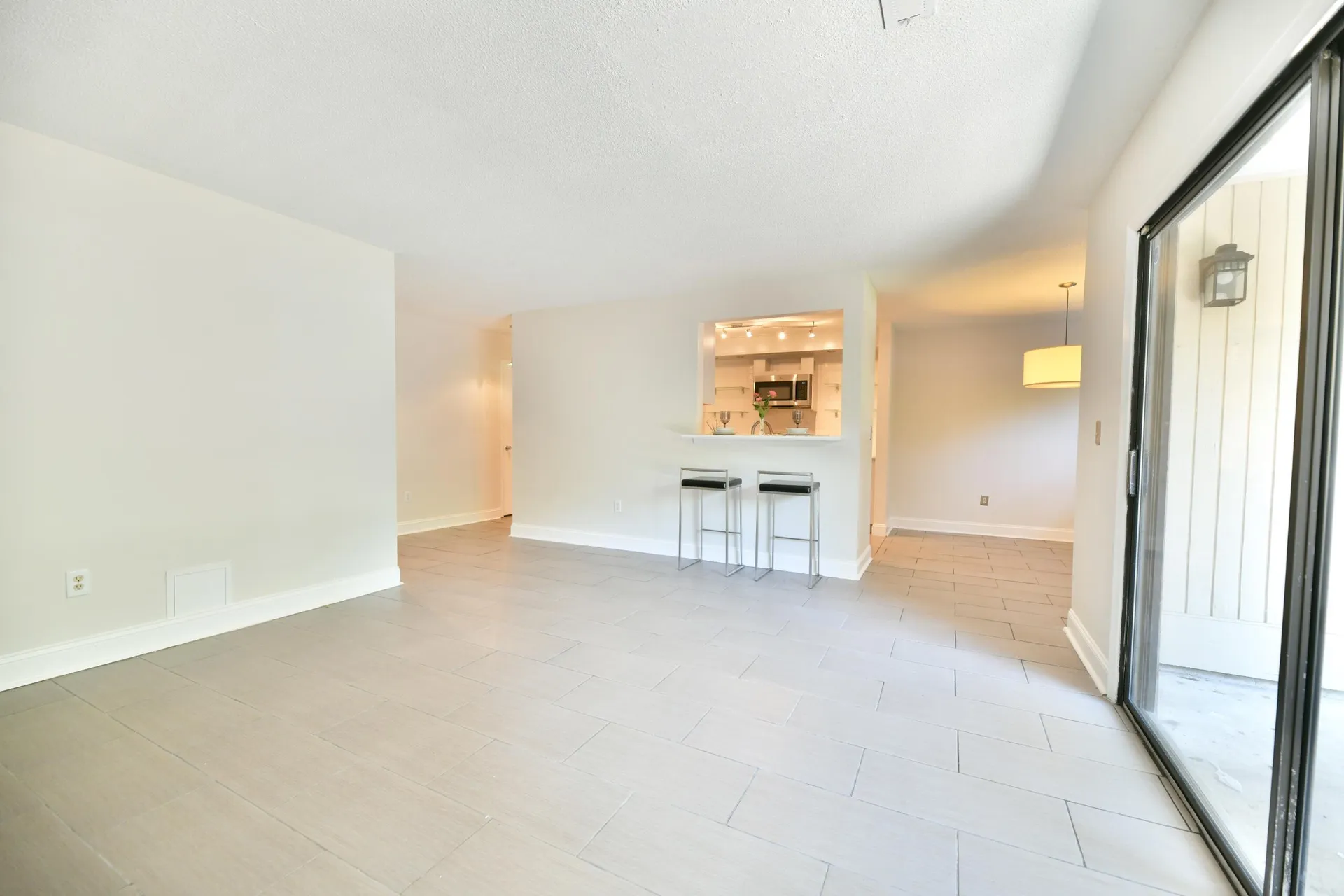 Property image 4 at 93 Ashley Hall Plantation Road 6, Charleston, SC 29407