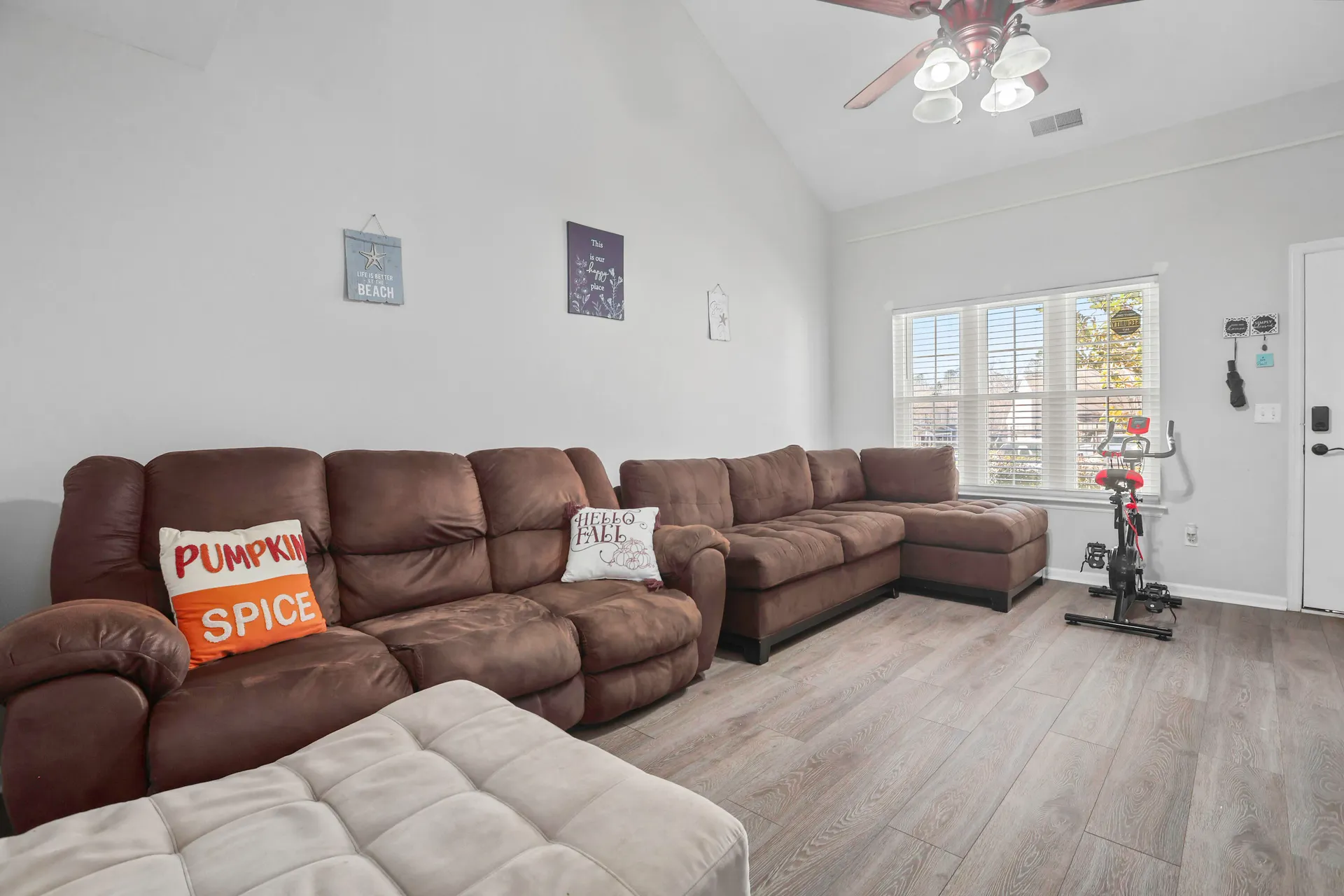 Property image 3 at 7900 Shadow Oak Dr Drive, North Charleston, SC 29406