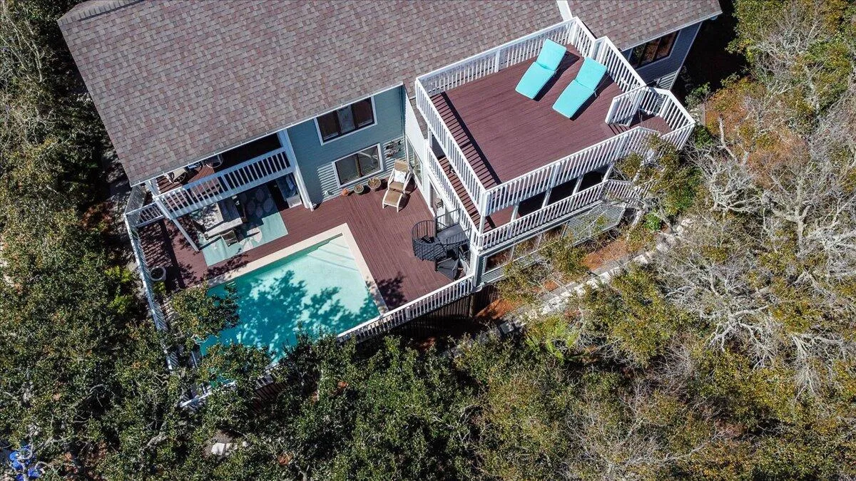 8 Fairway Oaks Lane