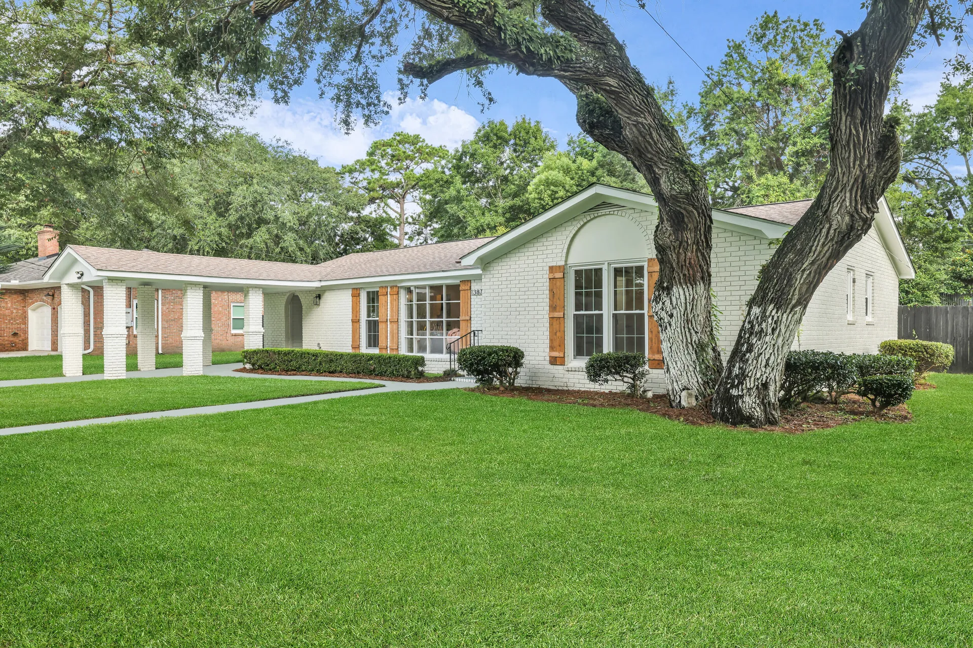 1387 W Lenevar Drive