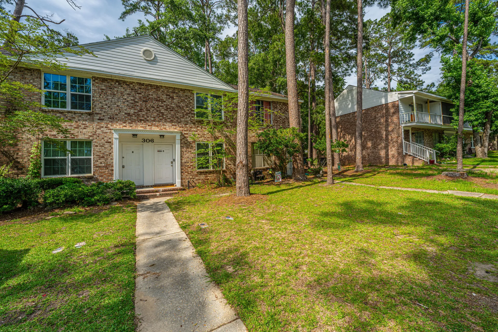 Briarwood, Summerville Community
