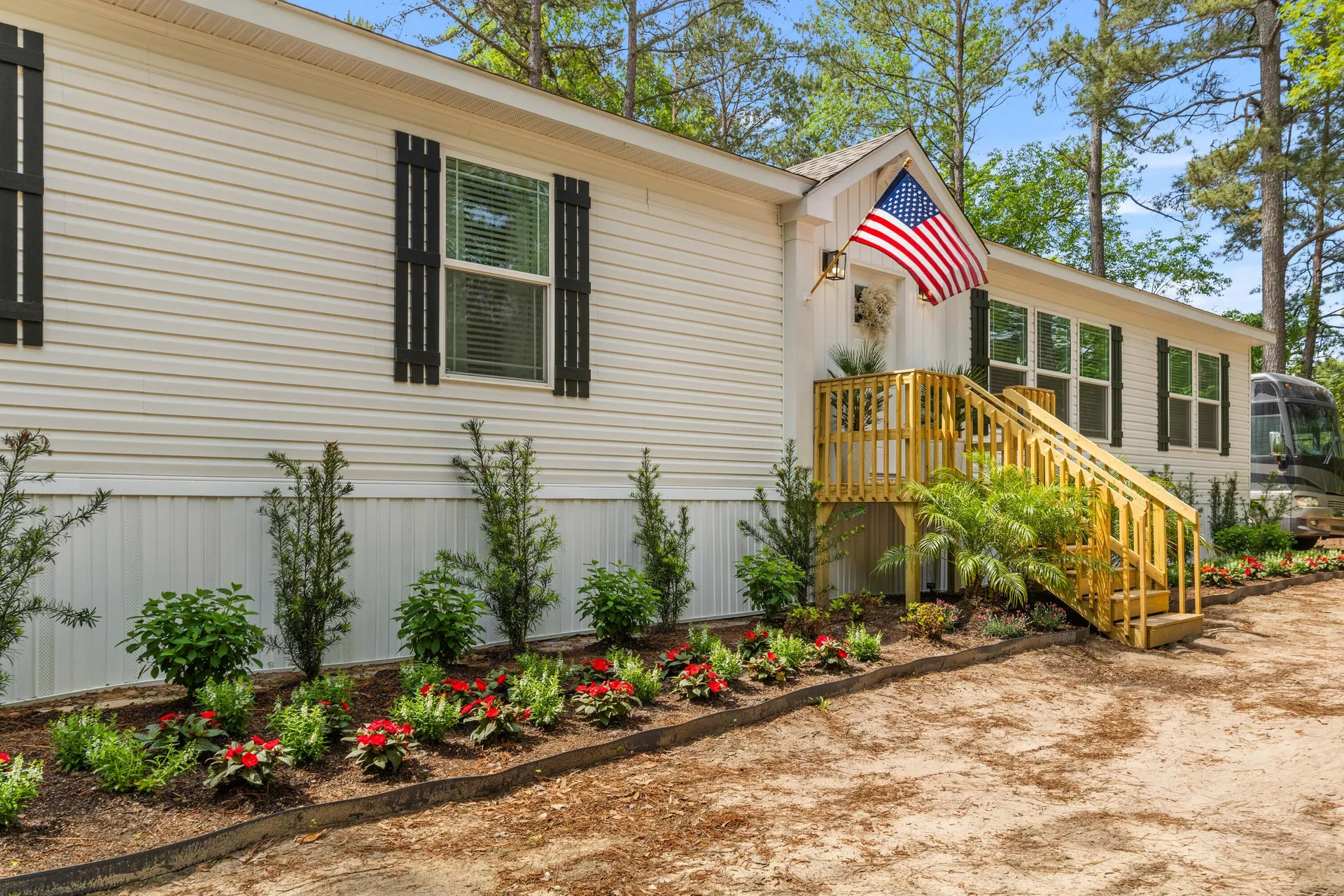 Property image 3 at 637 Murphy Bay Drive, Cross, SC 29436