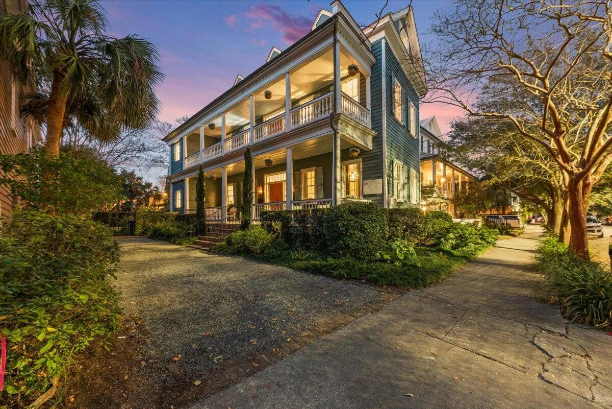 Radcliffeborough, Charleston Community