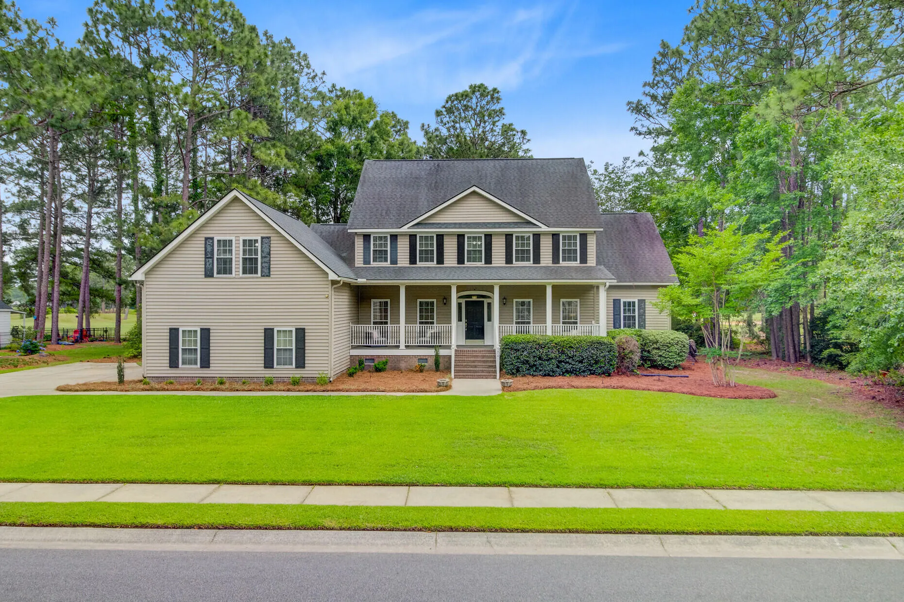 Pine Forest Country Club, Summerville Community