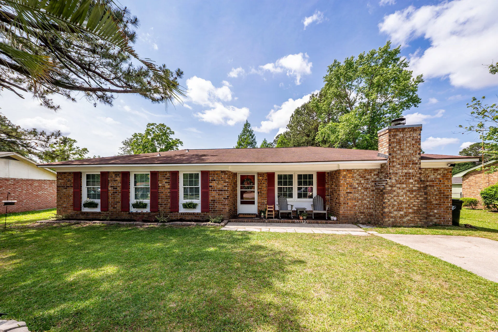 Robynwyn, Summerville Community