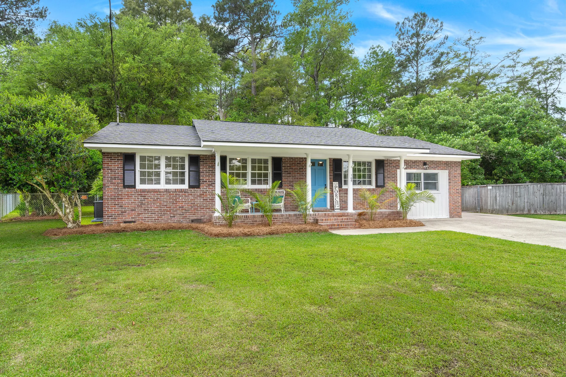 Woodlawn, Summerville Community