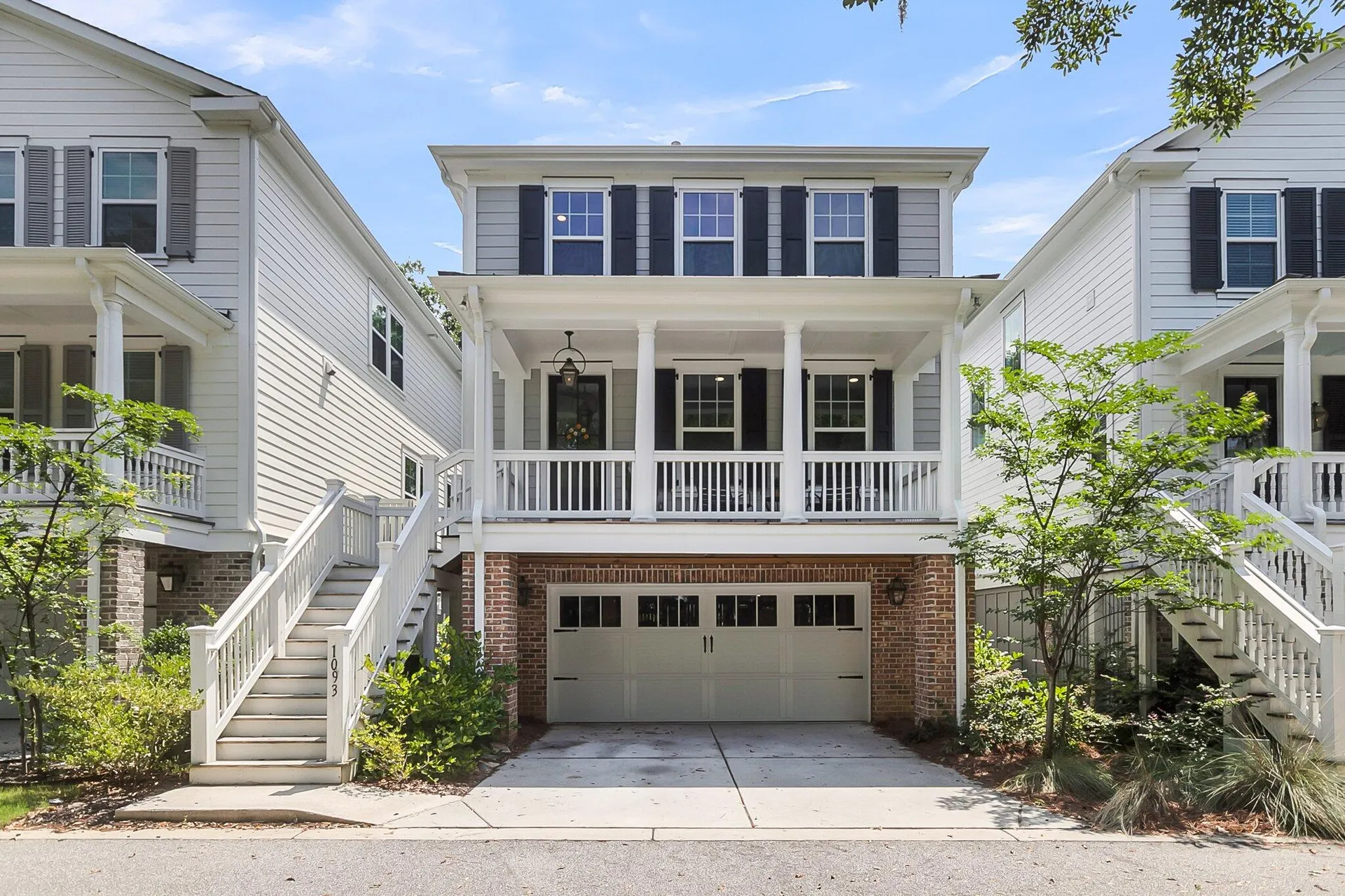 1093 Ave Of Oaks