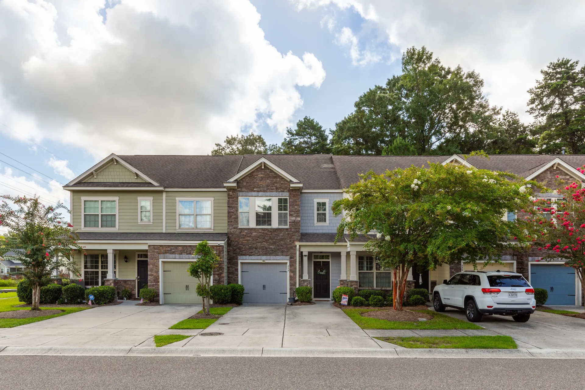 858 Bibury Court