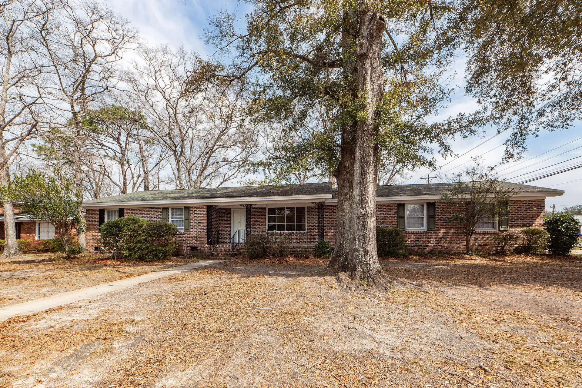 Sandhurst, Charleston Community