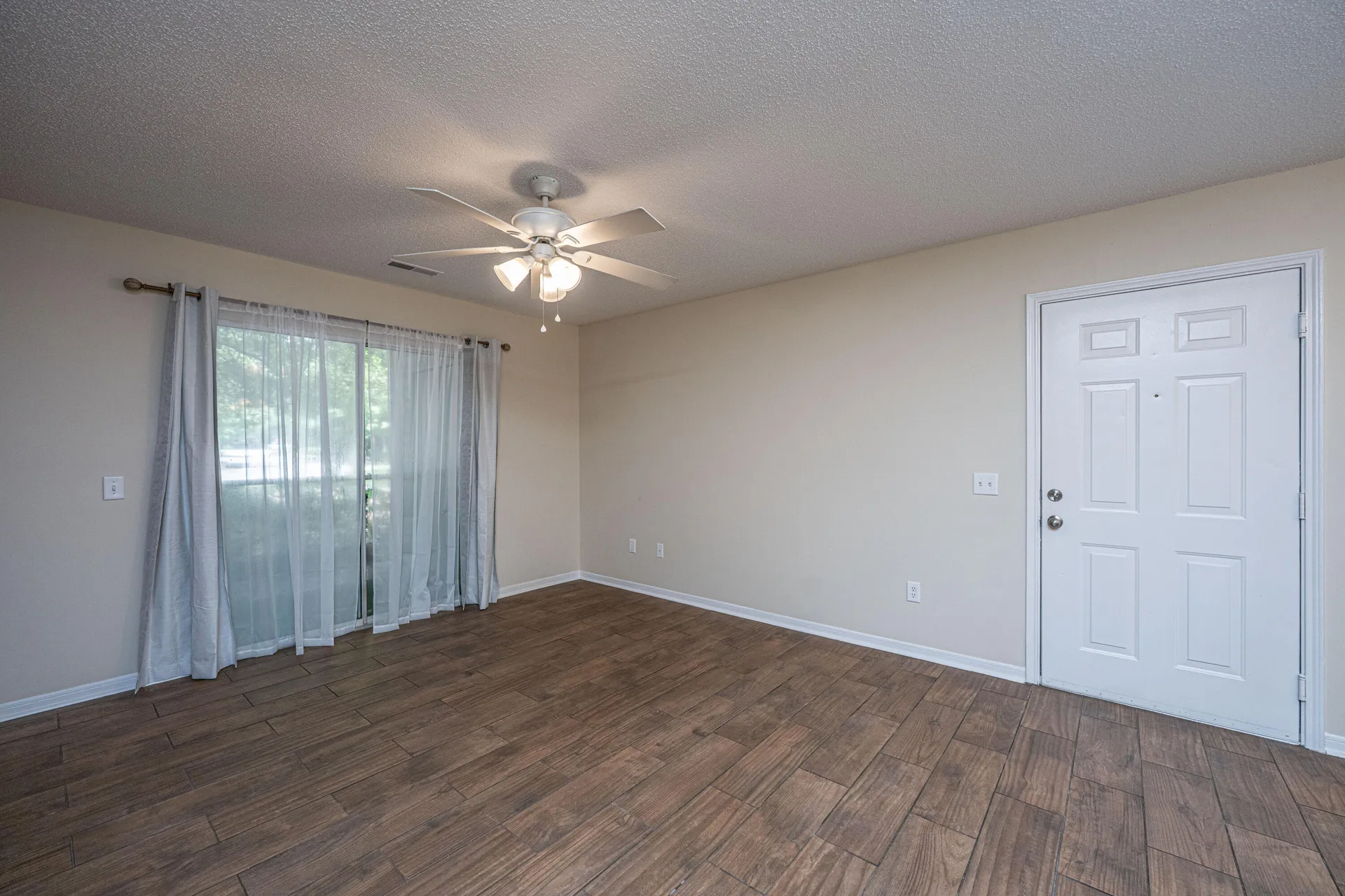 Property image 3 at 2011 N Highway 17 1400b, Mount Pleasant, SC 29466