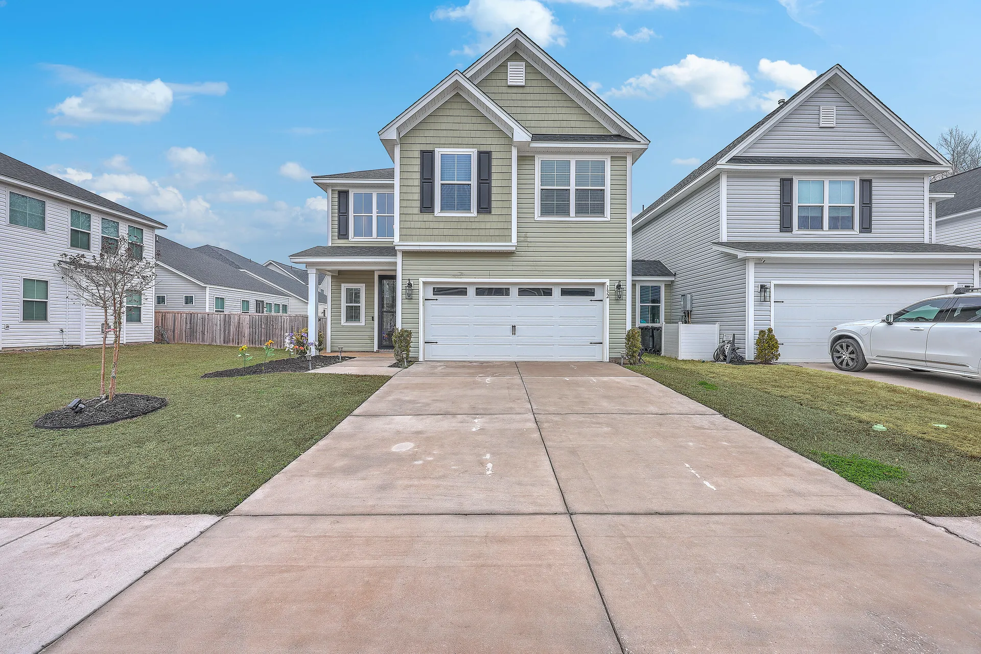 Hampton Woods, Summerville Community