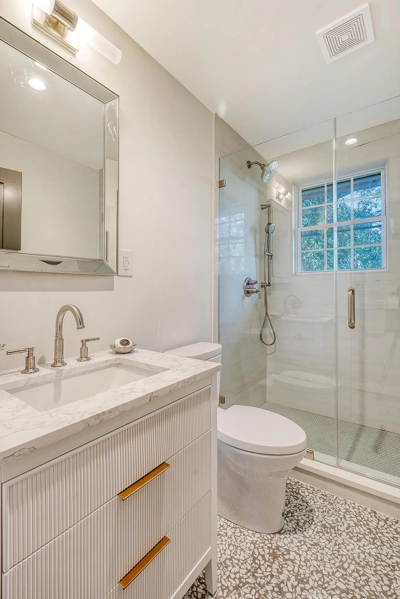 Property image 4 at 7 Logan Street F, Charleston, SC 29401
