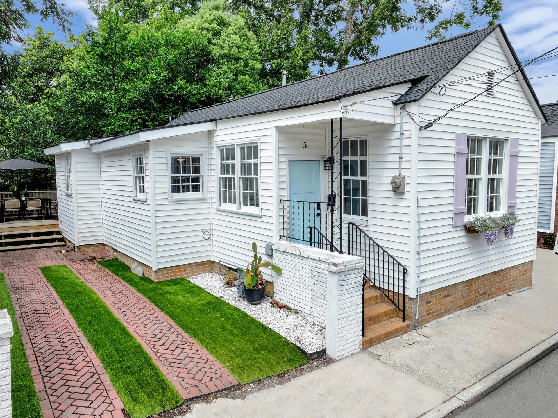 5 Carondolet Street