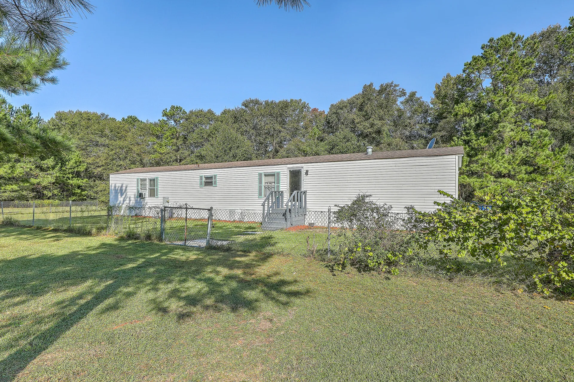 Property image 3 at 118 Rooster Lane, Saint Stephen, SC 29479