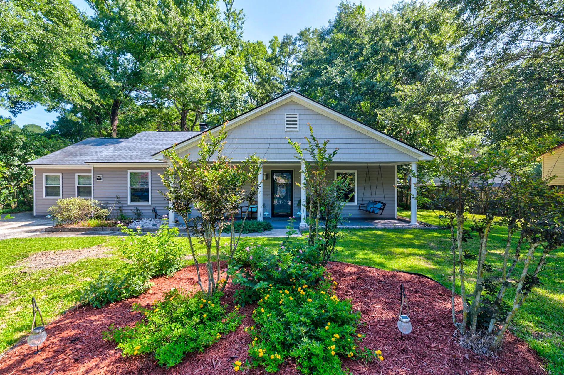 Crestwood, Summerville Community