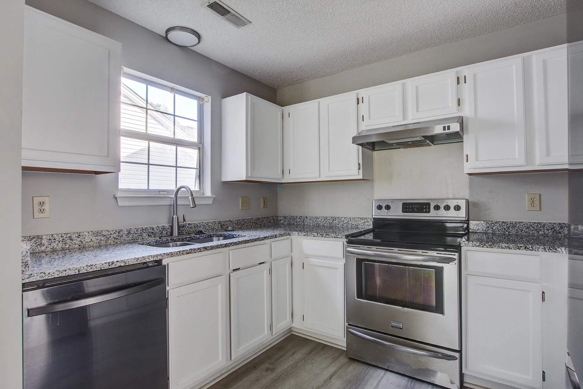 Property image 3 at 414 Courtland Drive, Summerville, SC 29486