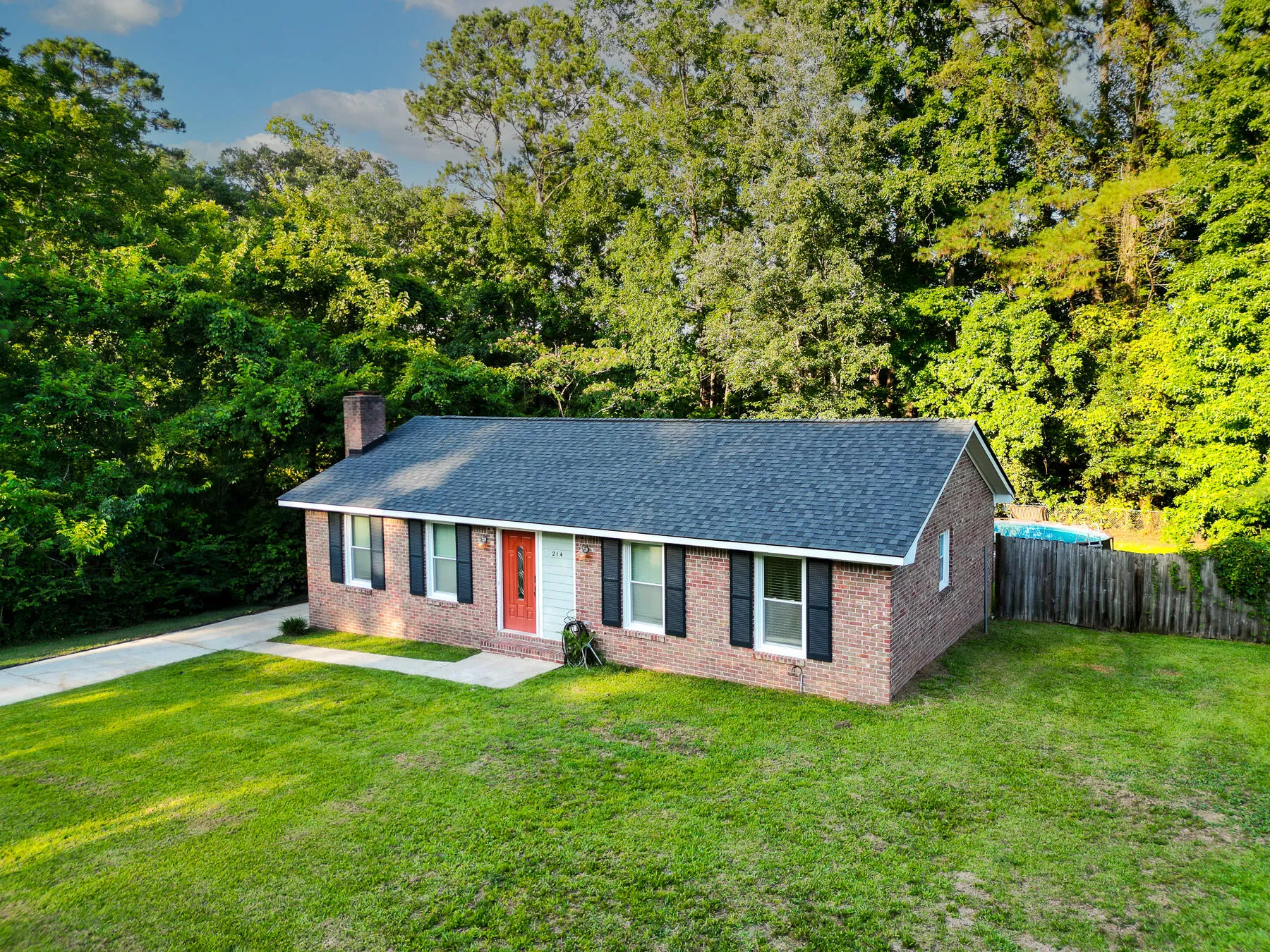 214 E Edgefield Drive