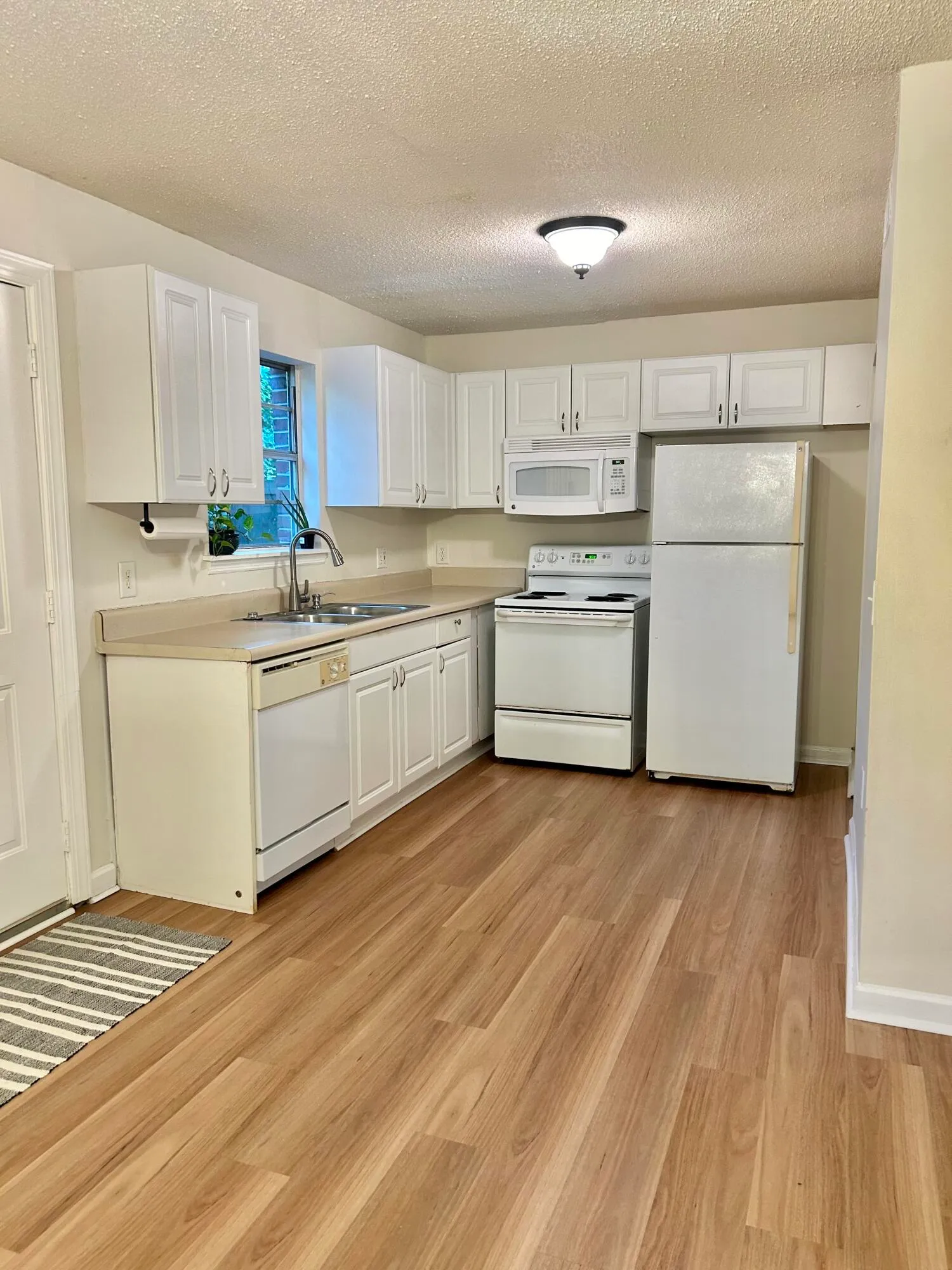 Property image 3 at 415 Parkdale Drive 16e, Charleston, SC 29414