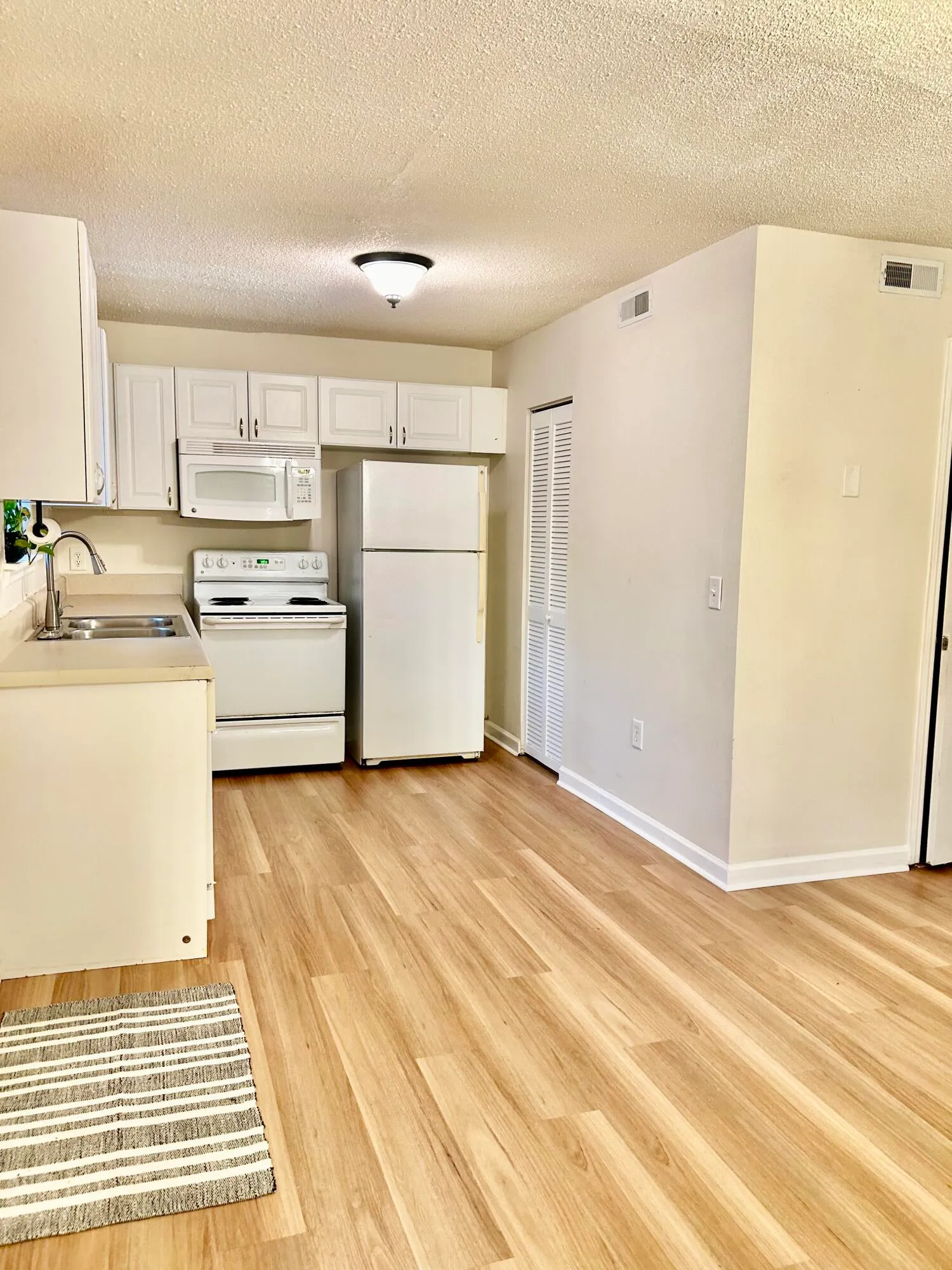 Property image 4 at 415 Parkdale Drive 16e, Charleston, SC 29414
