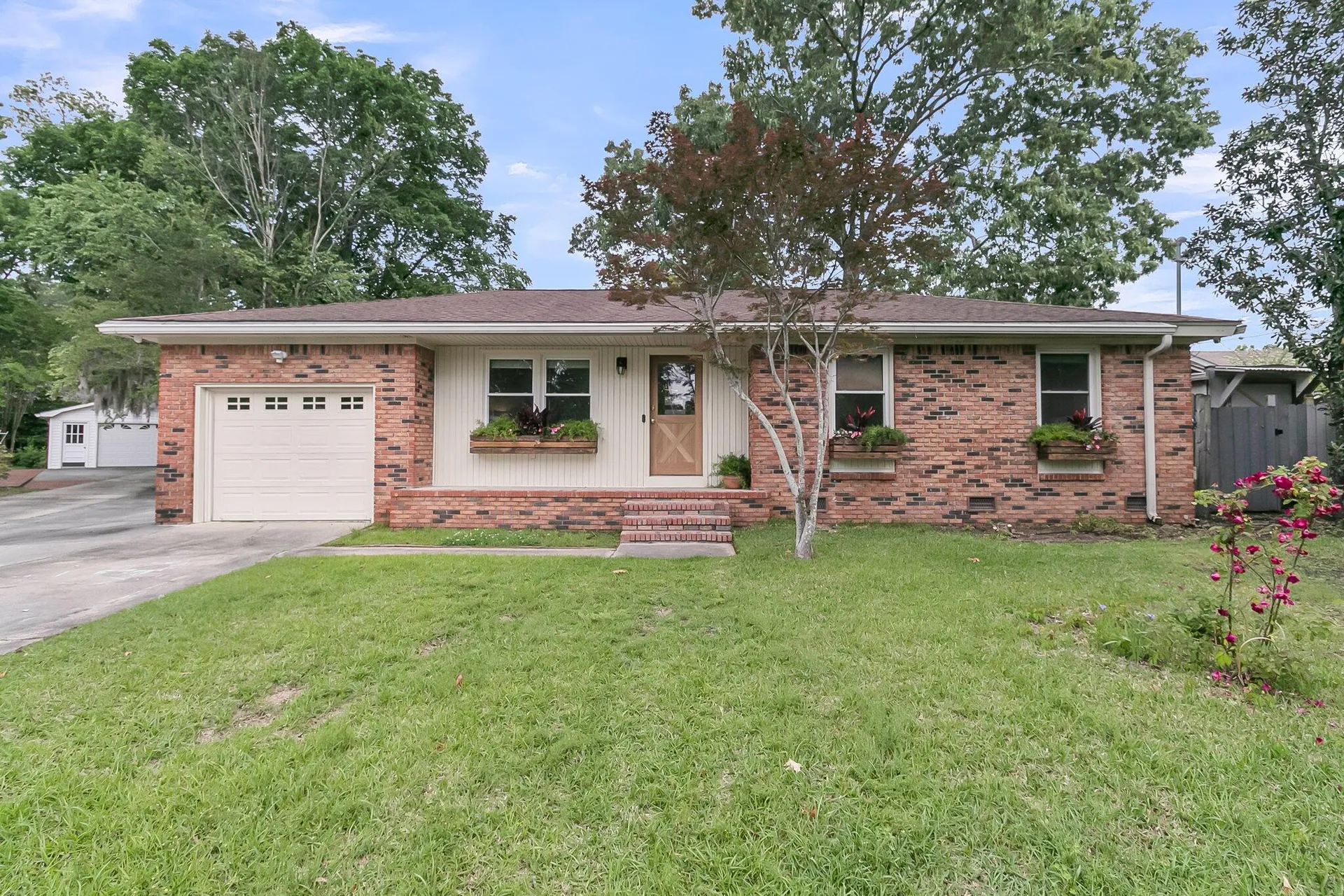 108 Williamsburg Court