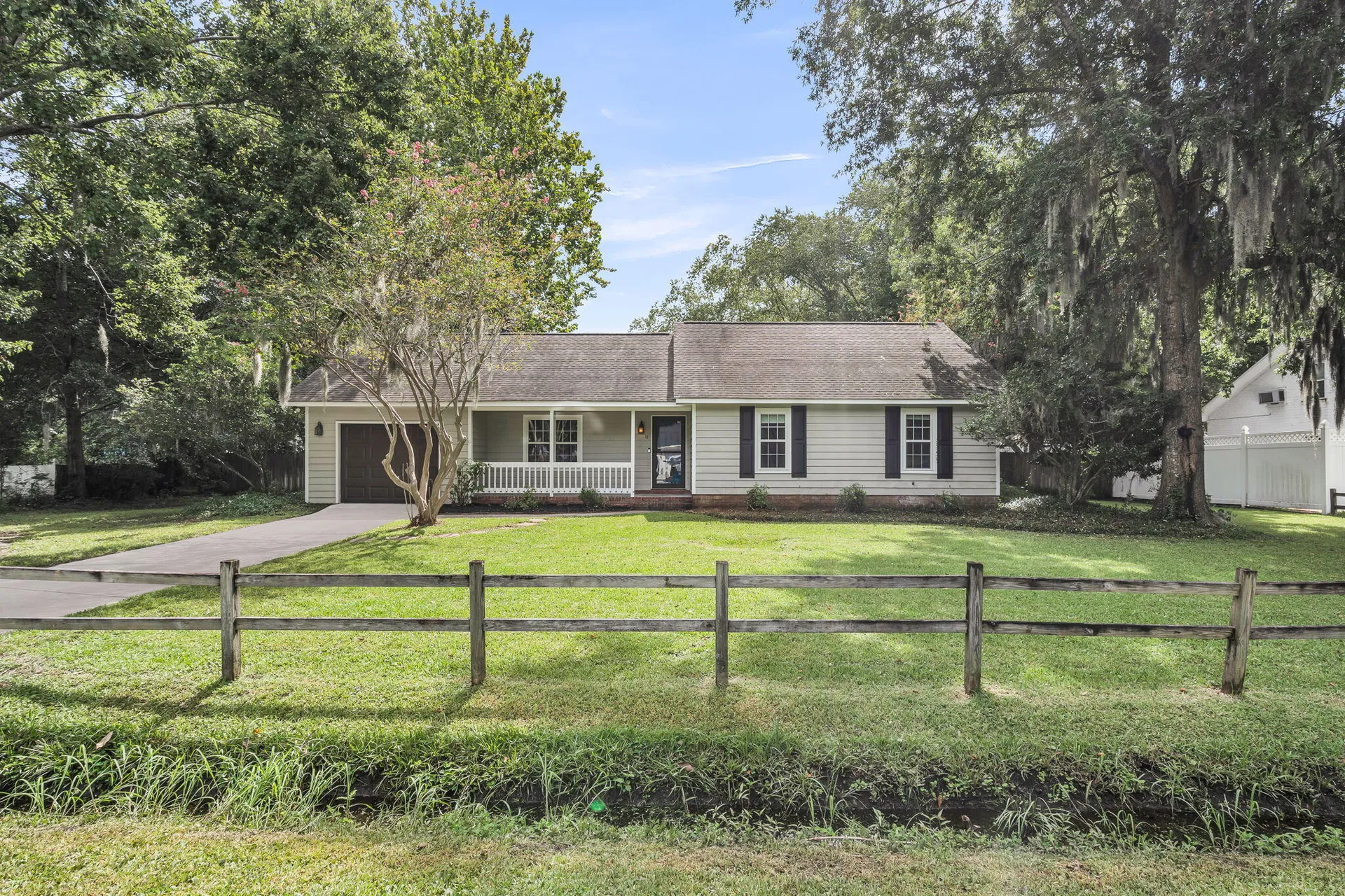 18 Paddlecreek Avenue