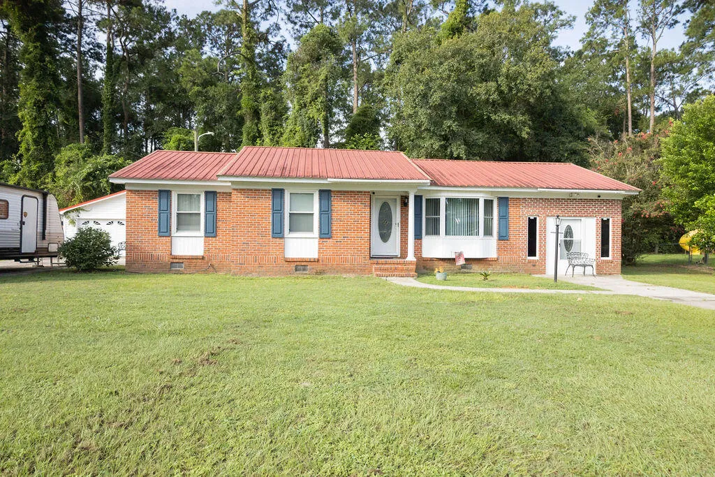 Hyde Park, Walterboro Community