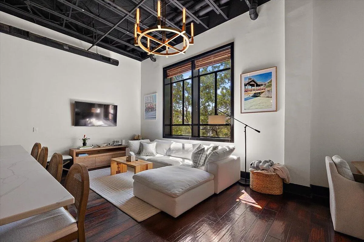 Property image 3 at 517 King Street 13, Charleston, SC 29403