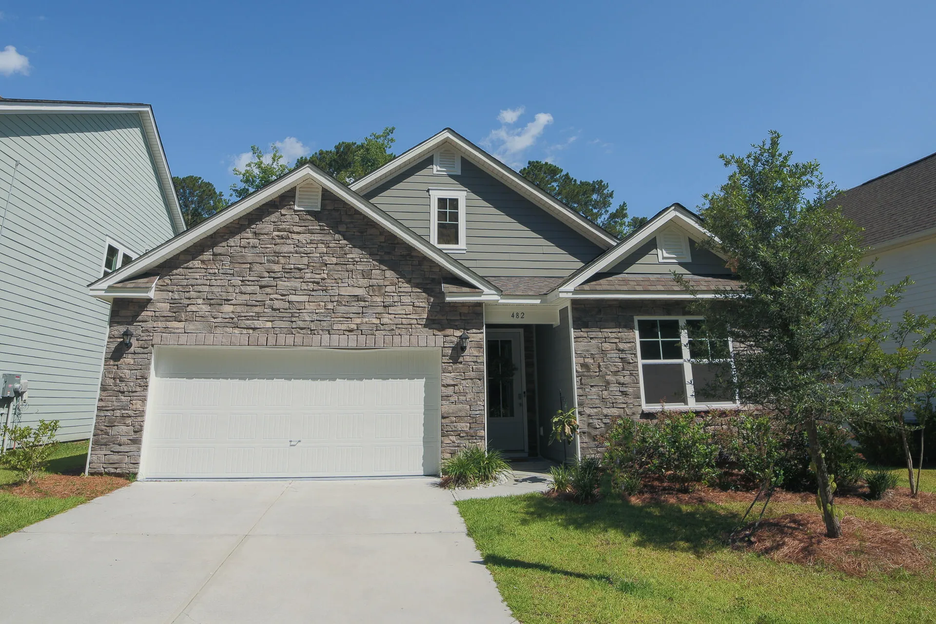 482 Oak View Way