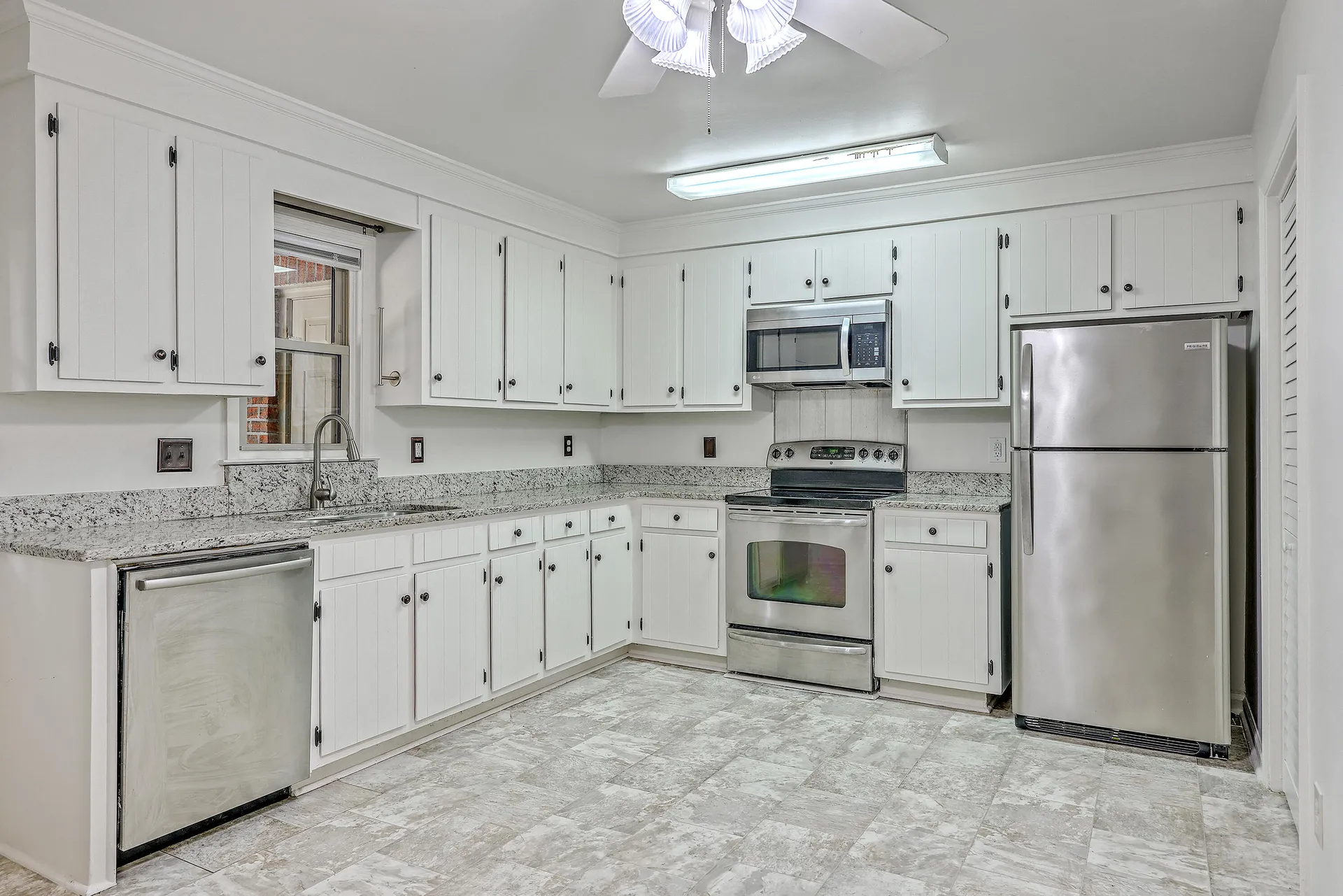 Property image 3 at 302 Springview Lane 10, Summerville, SC 29485