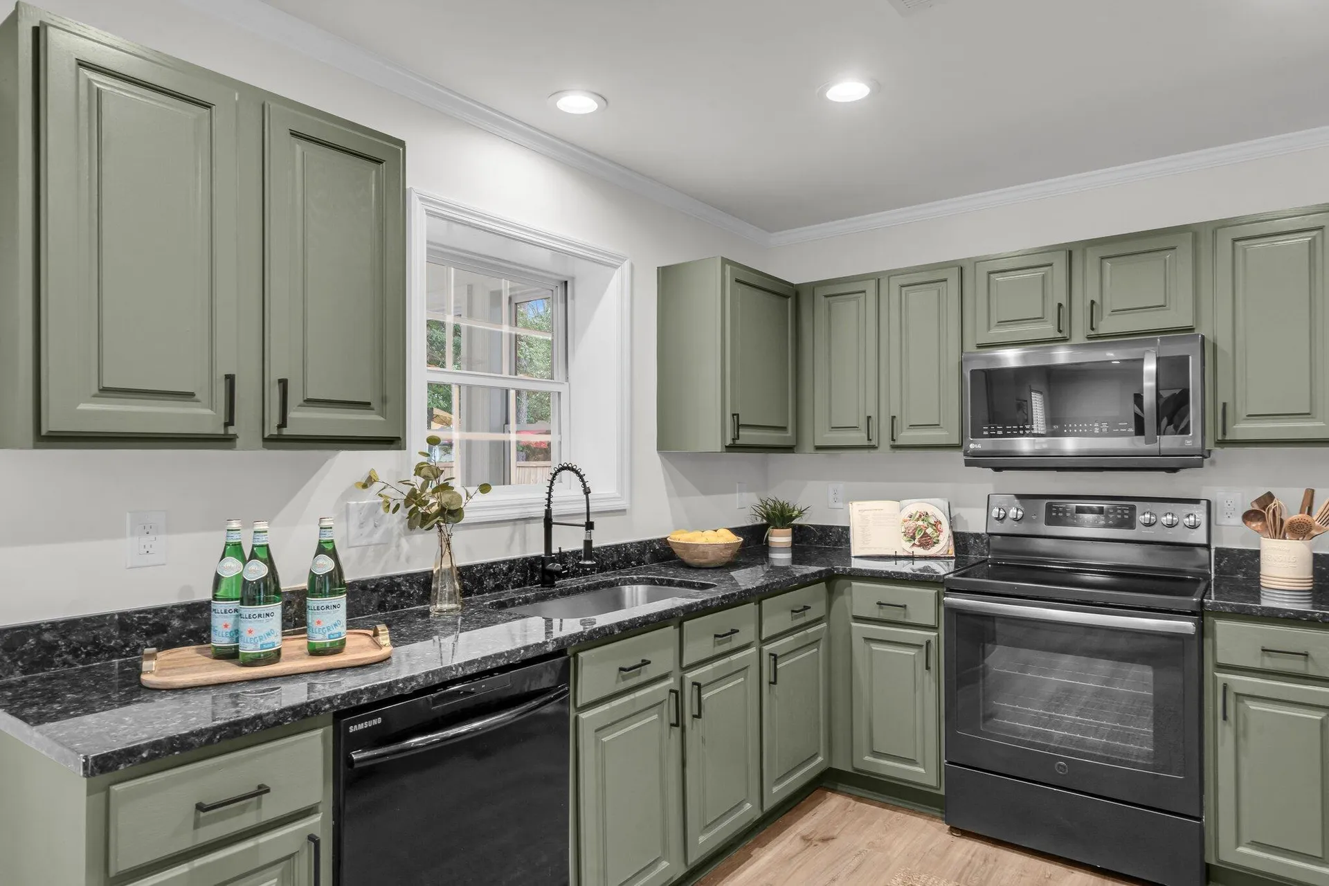 Property image 4 at 104 Thousand Oaks Circle, Goose Creek, SC 29445