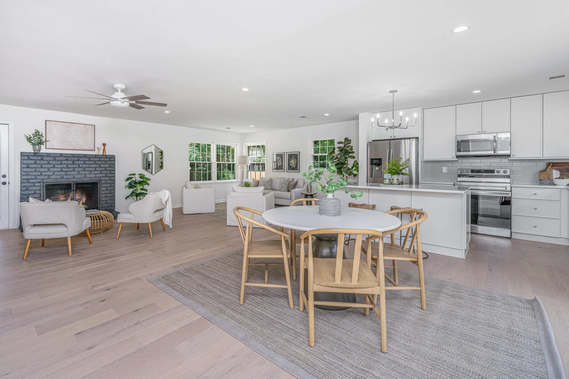 Longbranch, Charleston Community