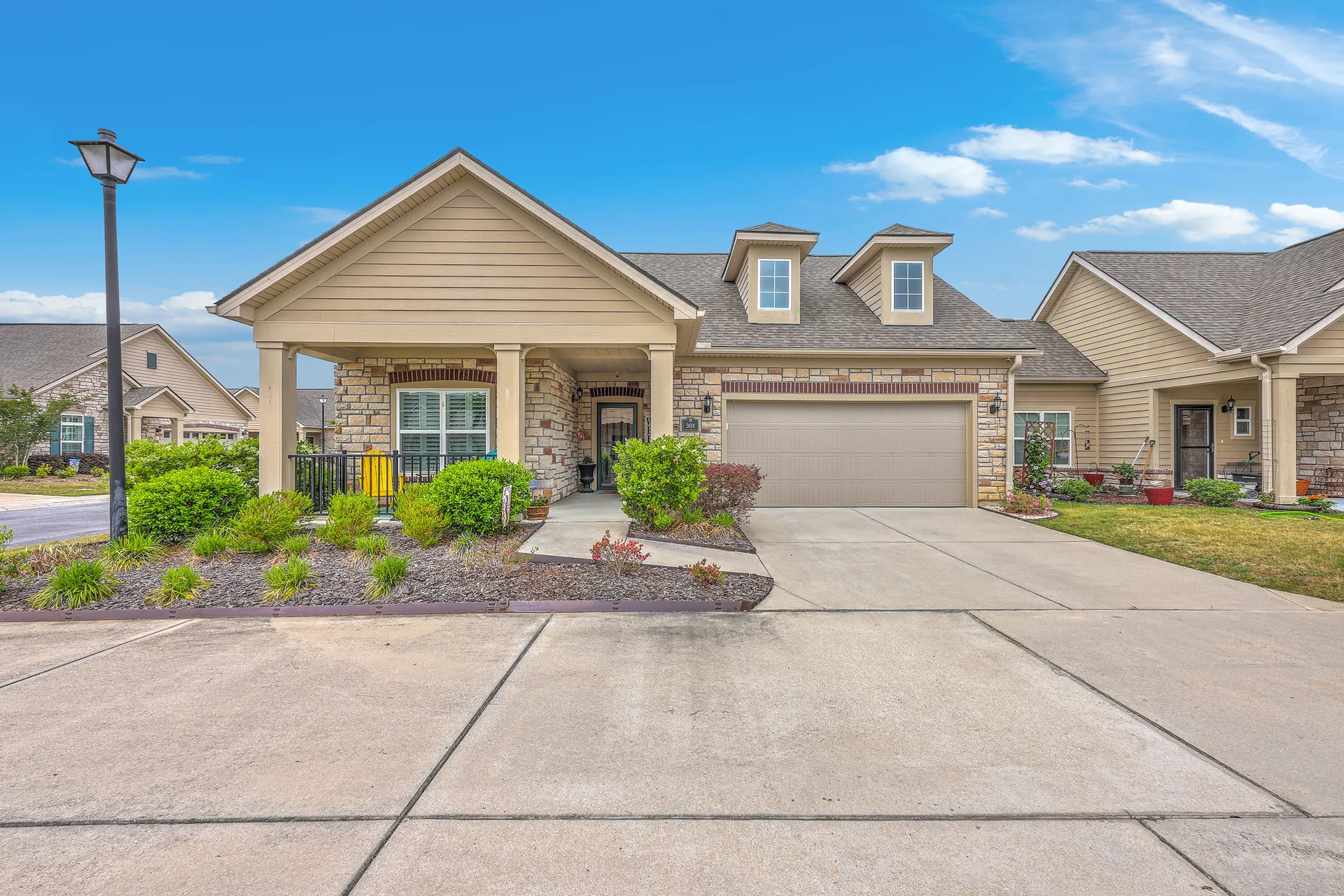 Property image 2 at 301 Blakely Village Lane, Summerville, SC 29486
