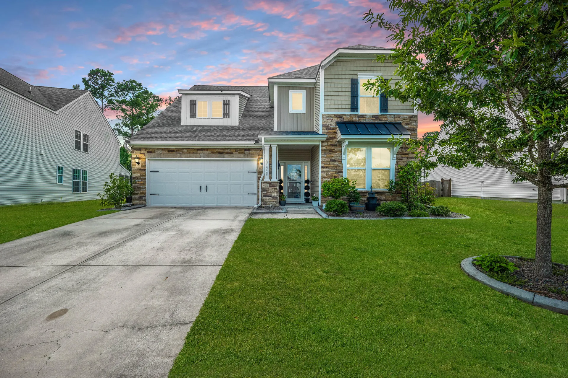 Hunters Bend, Ladson Community